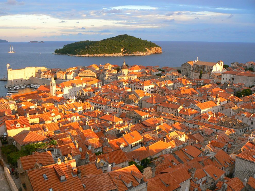 In February, about 8,000 tourists visited Dubrovnik, up 160% from the previous year.